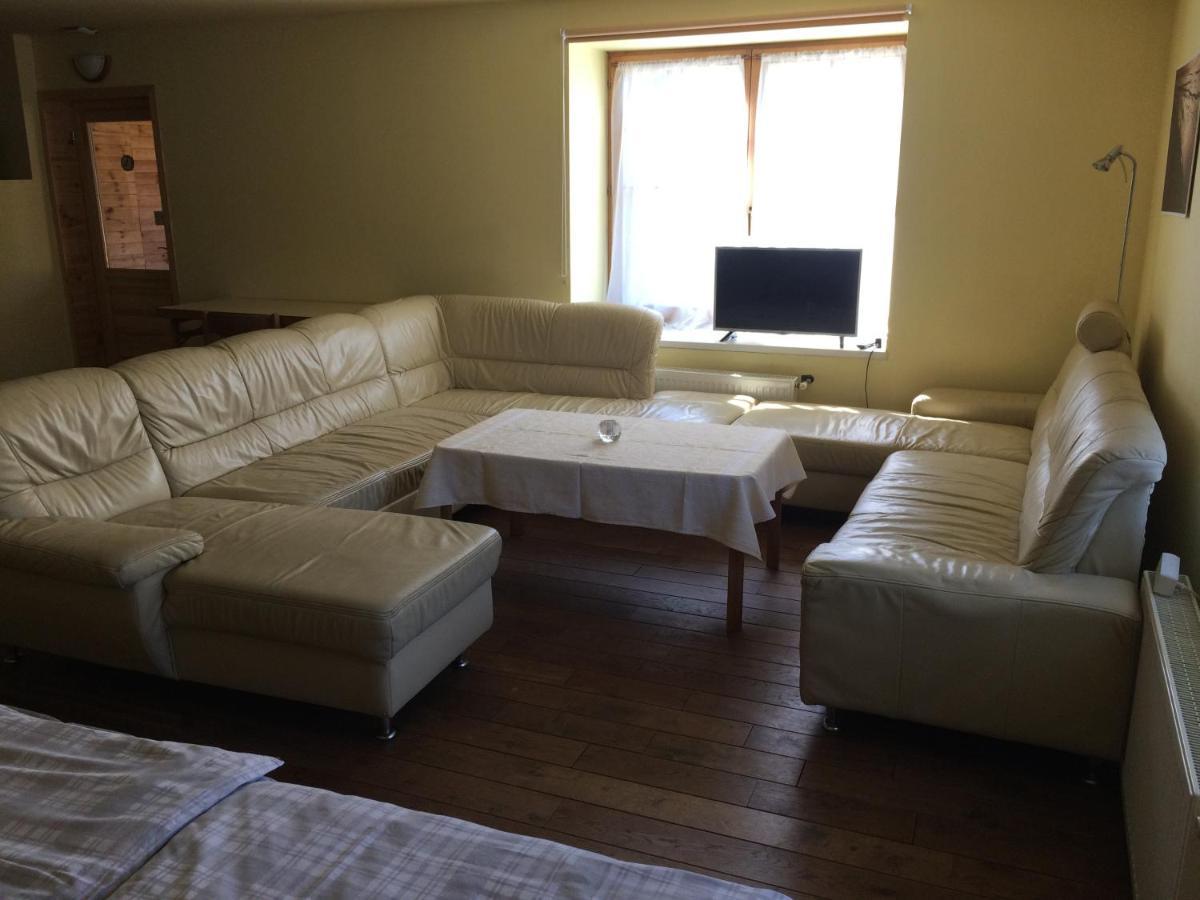 Mezupes Guest House Tuja Bagian luar foto