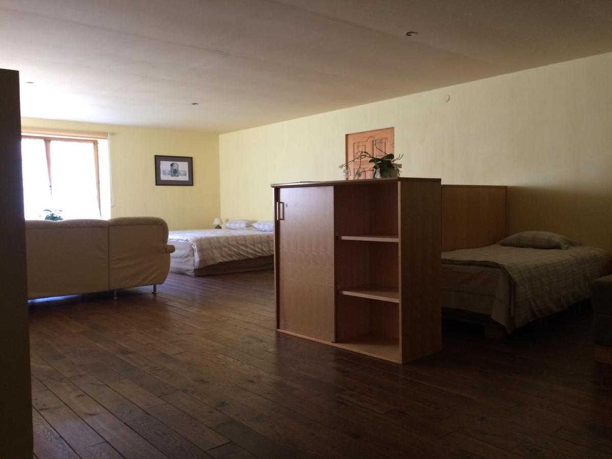 Mezupes Guest House Tuja Bagian luar foto